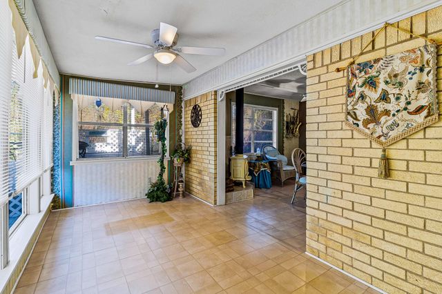 433 W Laurelia Road, Livingston, TX 77351