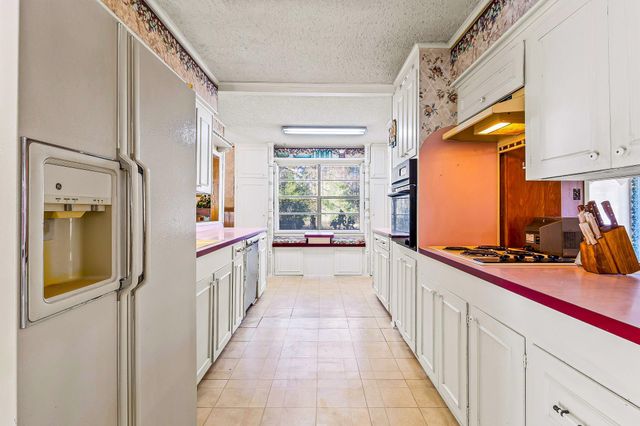 433 W Laurelia Road, Livingston, TX 77351