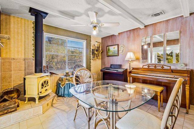 433 W Laurelia Road, Livingston, TX 77351