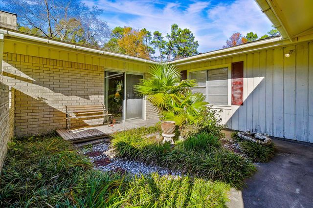 433 W Laurelia Road, Livingston, TX 77351