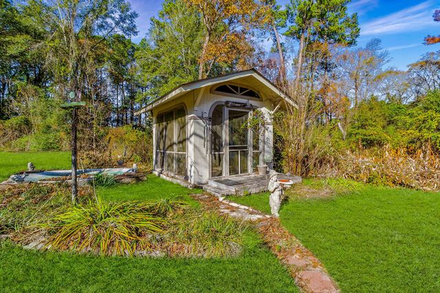 433 W Laurelia Road, Livingston, TX 77351