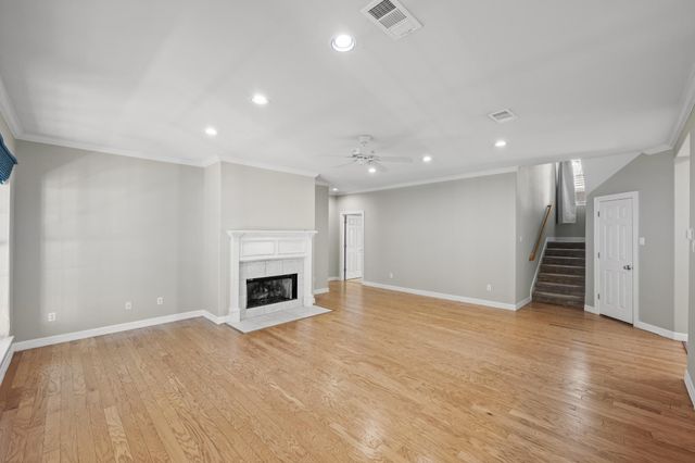 4010 Long Champ DR 19, Austin, TX 78746