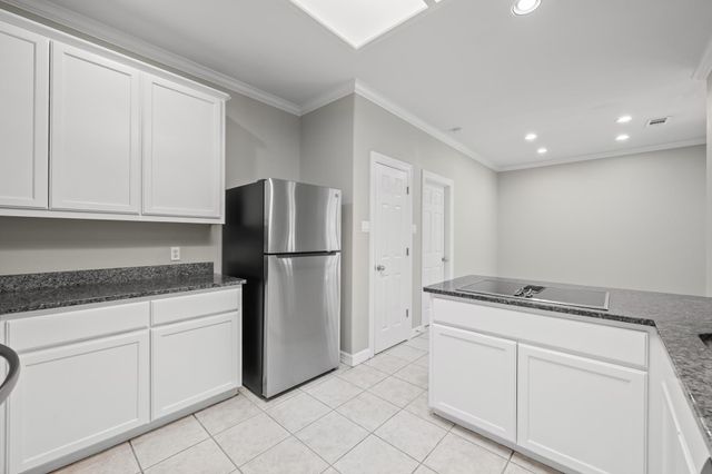 4010 Long Champ DR 19, Austin, TX 78746