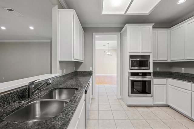 4010 Long Champ DR 19, Austin, TX 78746