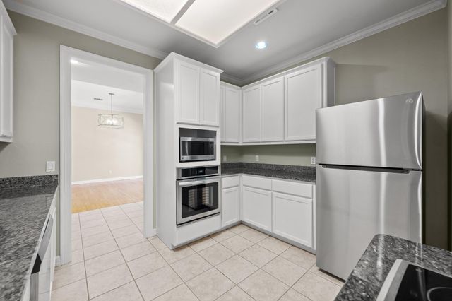 4010 Long Champ DR 19, Austin, TX 78746
