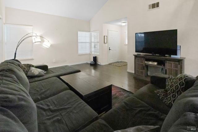 526 Regency Cir, Vacaville, CA 95687