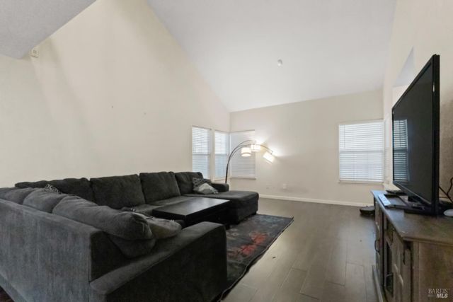 526 Regency Cir, Vacaville, CA 95687