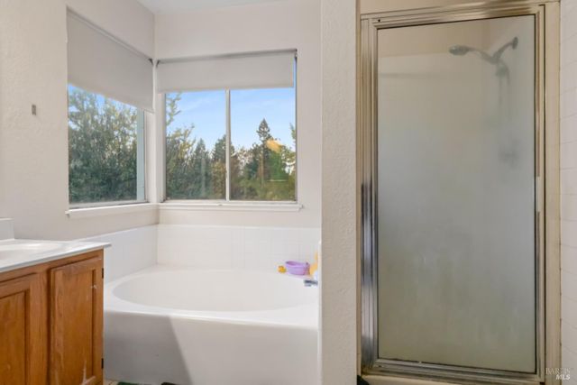 526 Regency Cir, Vacaville, CA 95687