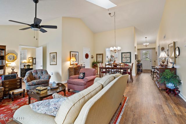 139 Villa Way, Clinton, MS 39056