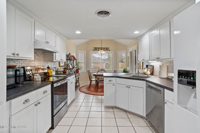 139 Villa Way, Clinton, MS 39056