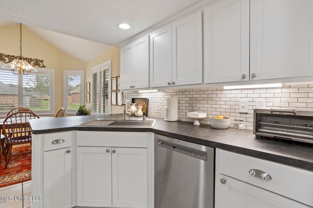 139 Villa Way, Clinton, MS 39056