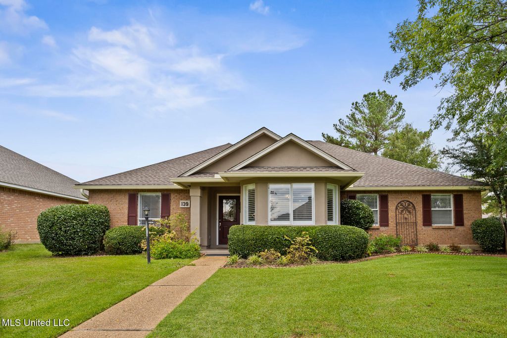 139 Villa Way, Clinton, MS 39056