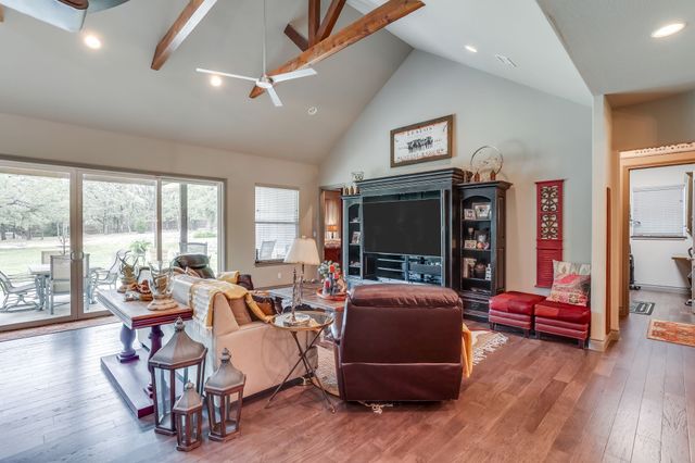 132 Miller Creek Lake Road, Paradise, TX 76073
