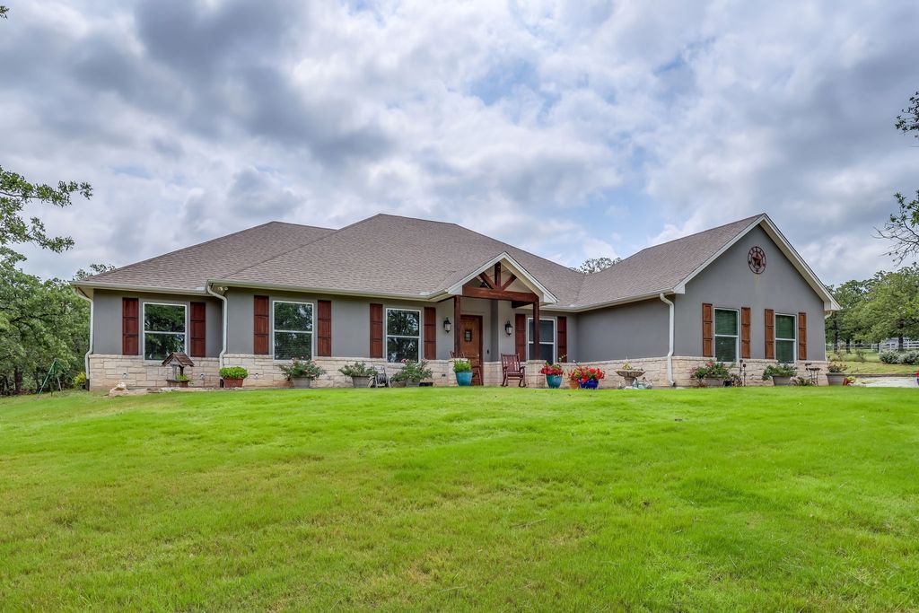 132 Miller Creek Lake Road, Paradise, TX 76073