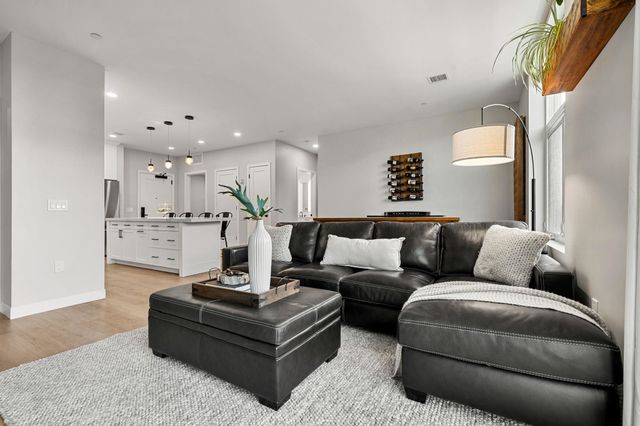 18 Artisan Dr Unit 505, Salem, NH 03079