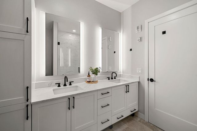 18 Artisan Dr Unit 505, Salem, NH 03079