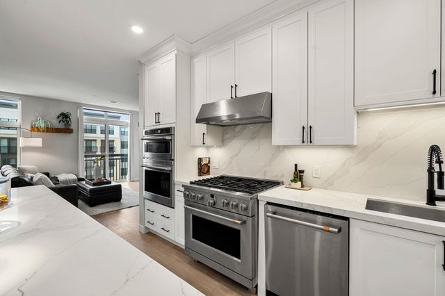 18 Artisan Dr Unit 505, Salem, NH 03079