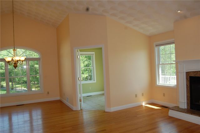 8 Sweet Corn Drive, Cranston, RI 02921