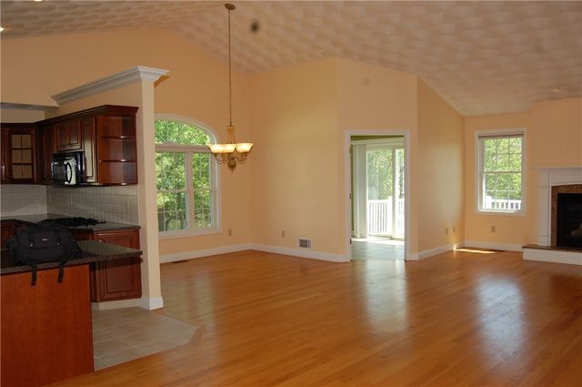 8 Sweet Corn Drive, Cranston, RI 02921