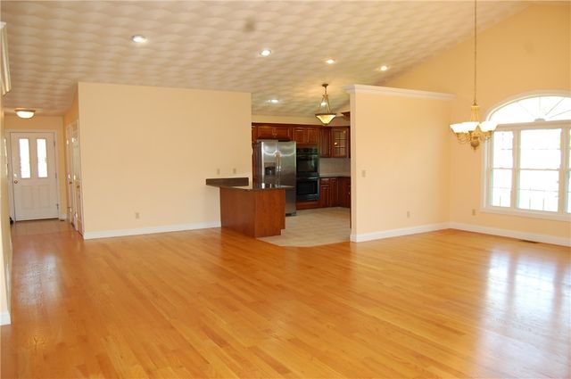 8 Sweet Corn Drive, Cranston, RI 02921