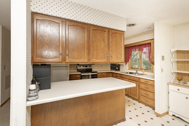 1108 62nd Avenue N, Moorhead, MN 56560