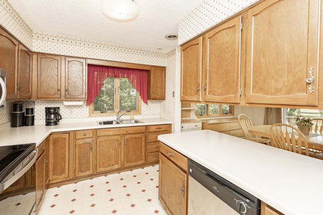 1108 62nd Avenue N, Moorhead, MN 56560