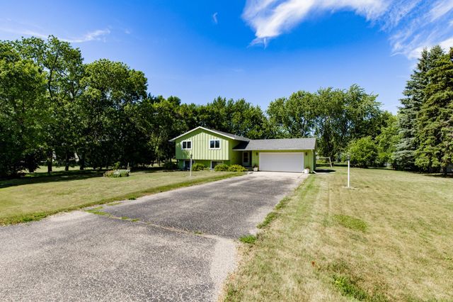 1108 62nd Avenue N, Moorhead, MN 56560