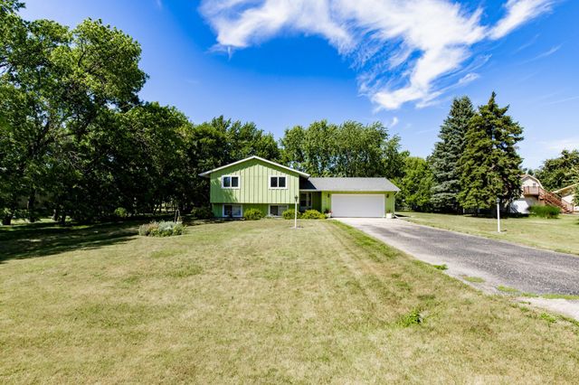 1108 62nd Avenue N, Moorhead, MN 56560
