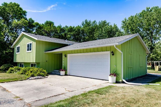 1108 62nd Avenue N, Moorhead, MN 56560