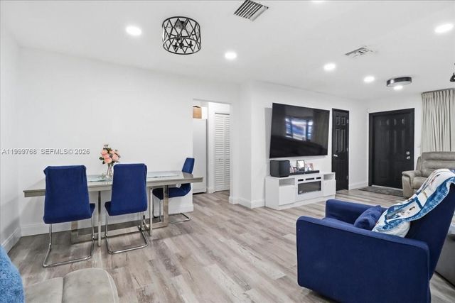 7551 Polk St, Hollywood, FL 33024