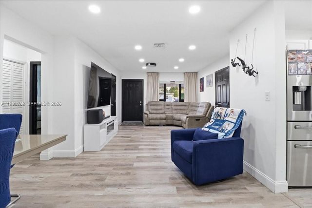 7551 Polk St, Hollywood, FL 33024