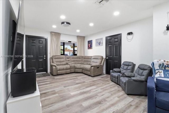 7551 Polk St, Hollywood, FL 33024