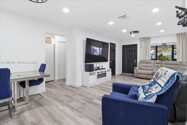 7551 Polk St, Hollywood, FL 33024