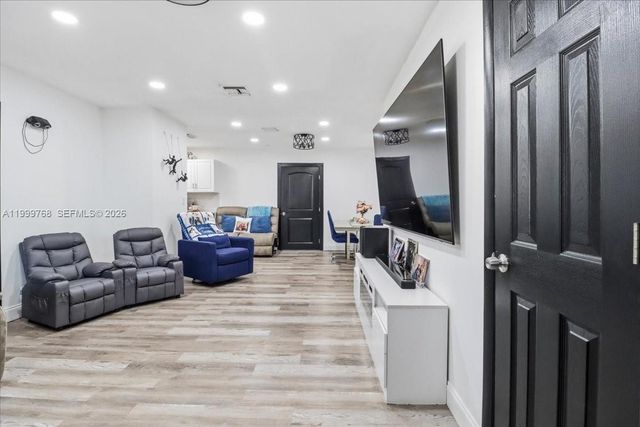 7551 Polk St, Hollywood, FL 33024