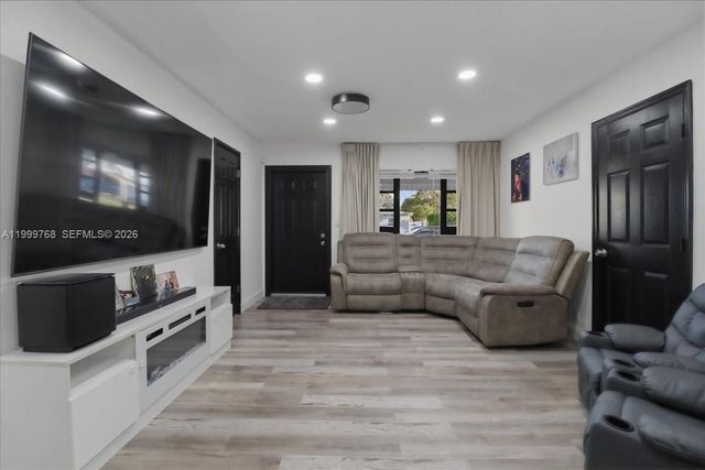 7551 Polk St, Hollywood, FL 33024