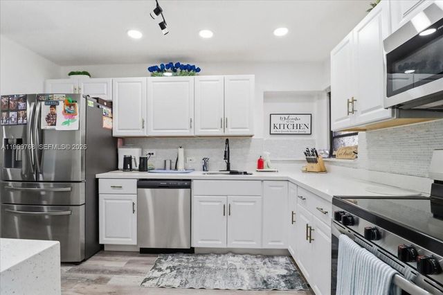 7551 Polk St, Hollywood, FL 33024