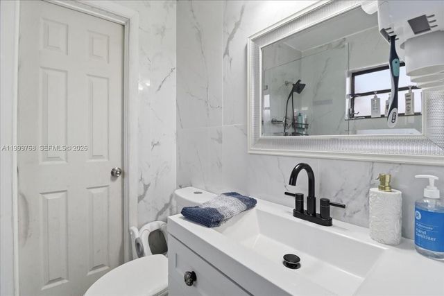 7551 Polk St, Hollywood, FL 33024