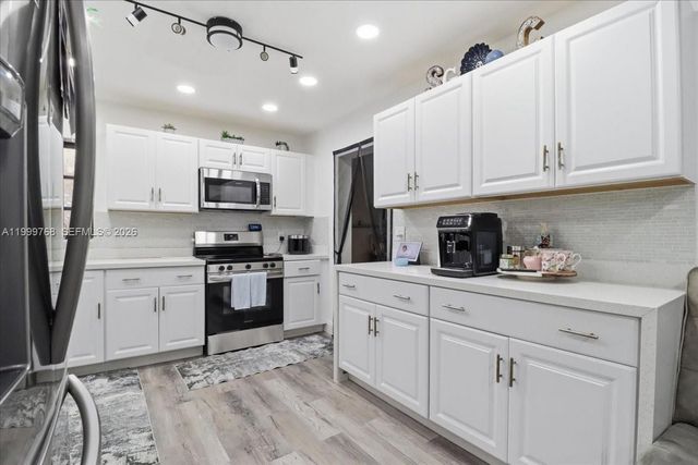 7551 Polk St, Hollywood, FL 33024