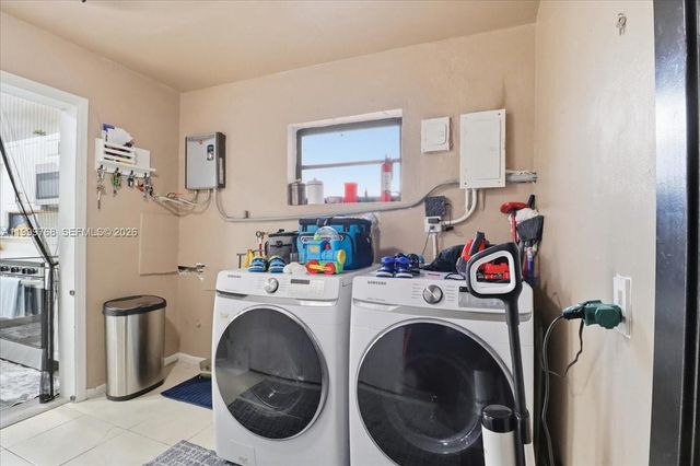 7551 Polk St, Hollywood, FL 33024