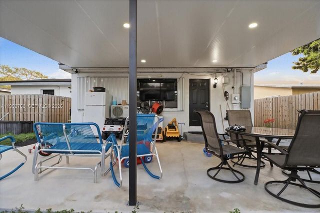 7551 Polk St, Hollywood, FL 33024