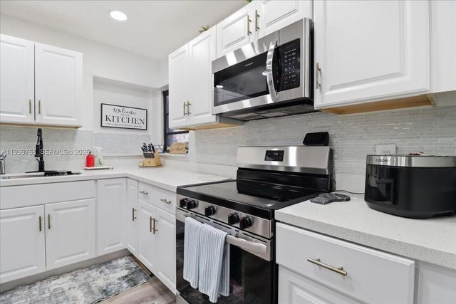 7551 Polk St, Hollywood, FL 33024