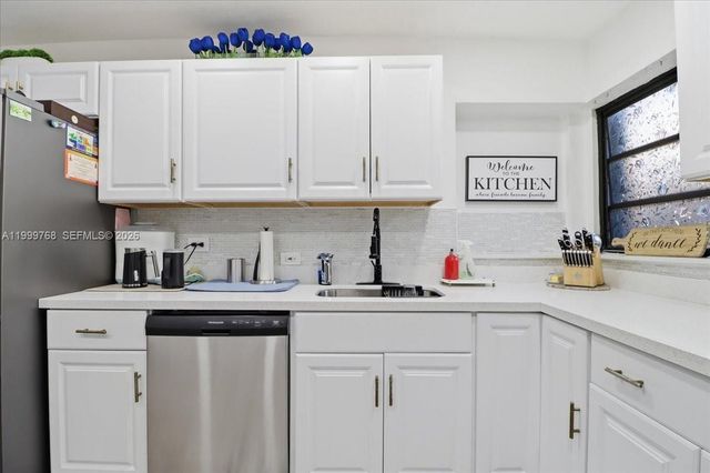 7551 Polk St, Hollywood, FL 33024