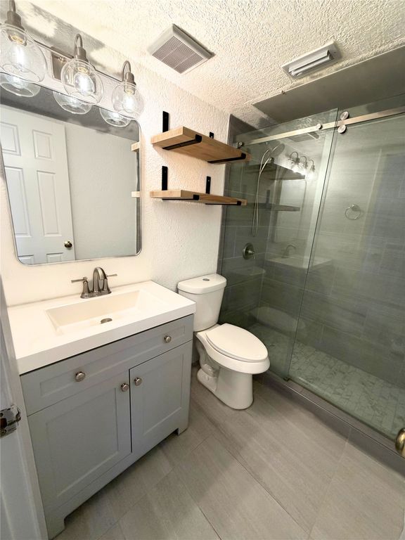 2803 Rio Branco Street 201, Farmers Branch, TX 75234