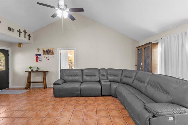 14 Louis Voan Road, Huntsville, TX 77320