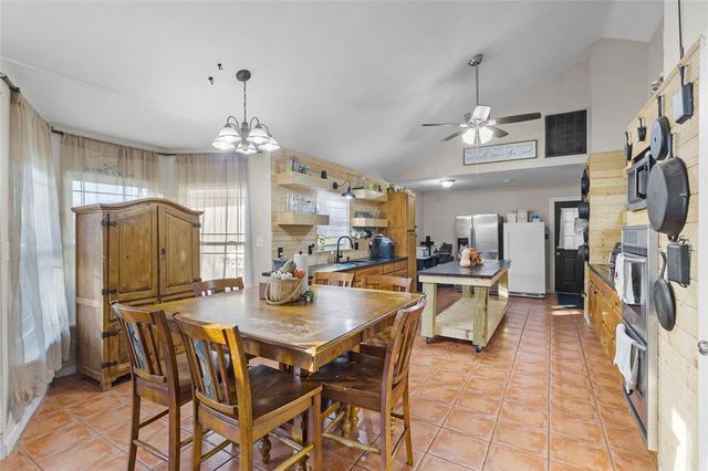 14 Louis Voan Road, Huntsville, TX 77320