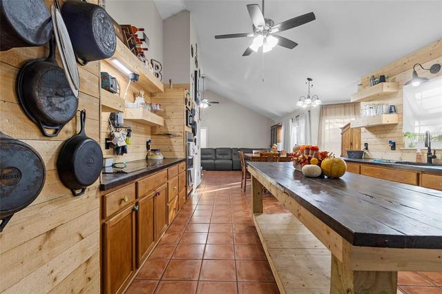 14 Louis Voan Road, Huntsville, TX 77320