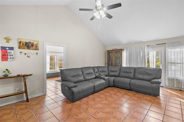 14 Louis Voan Road, Huntsville, TX 77320