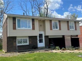 675 Regency Dr, Plum Boro, PA 15239