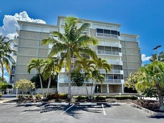 60 Pelican ST W # 106, Naples, FL 34113
