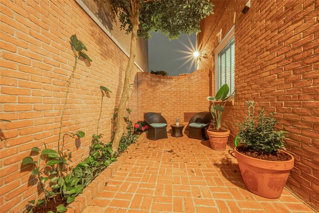 983 S Post Oak Lane, Houston, TX 77056